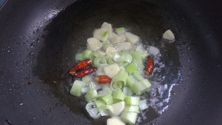 Fried bean sprouts with broccoli