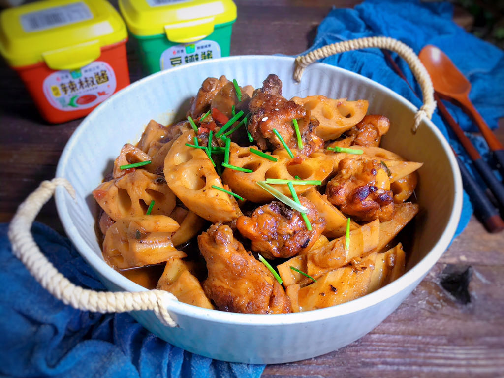 Stewed Chicken Legs with Lotus Root Sauce