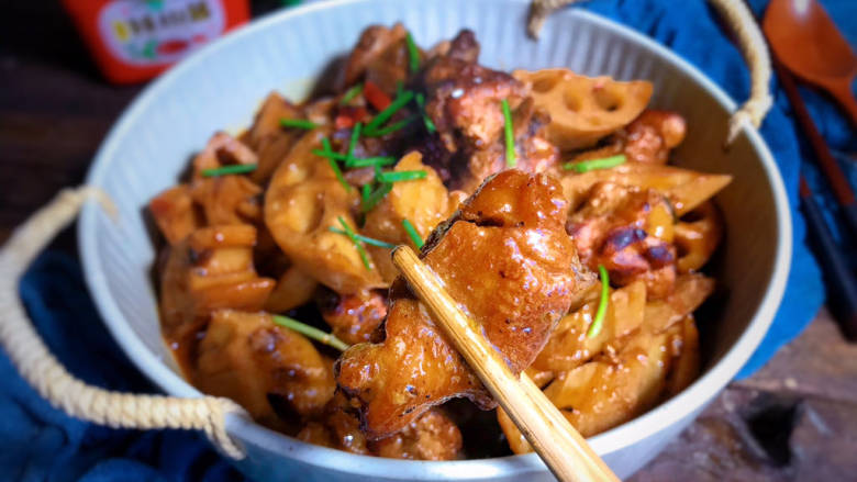 Stewed Chicken Legs with Lotus Root Sauce