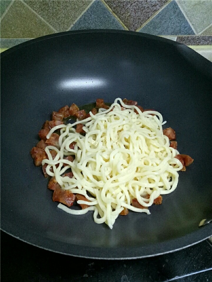 Fragrant pot fried noodles