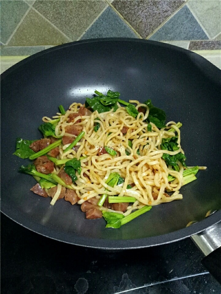 Fragrant pot fried noodles