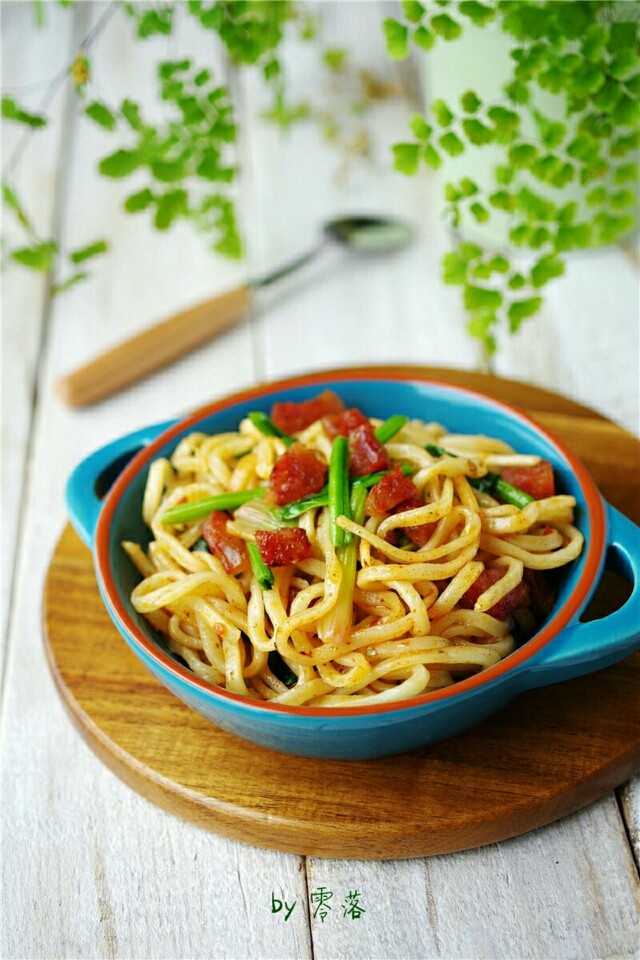 Fragrant pot fried noodles