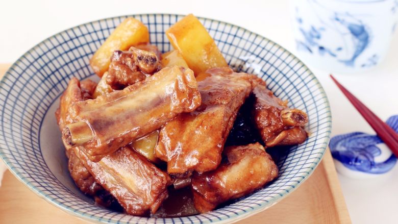 Potato-roasted pork ribs