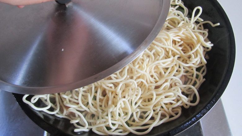 Lentil braised noodles