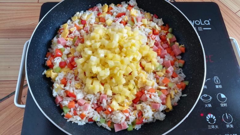 Pineapple and Egg Fried Rice