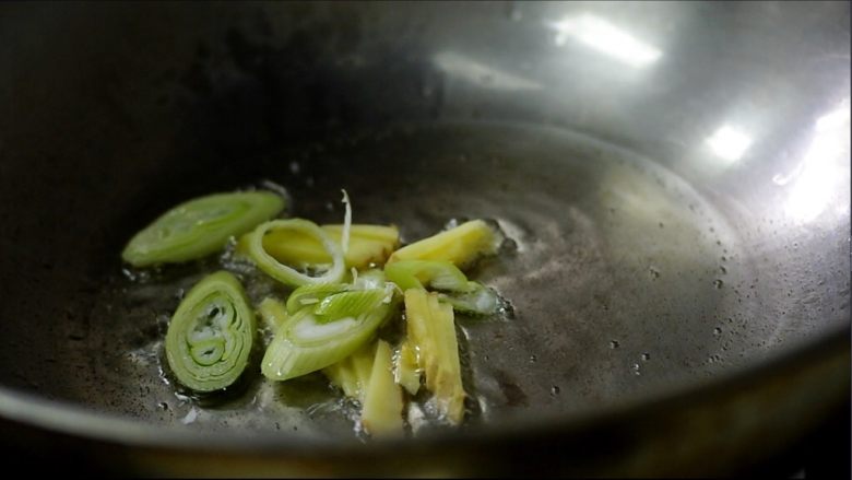 Tea Tree Mushroom Dry Pot Chicken