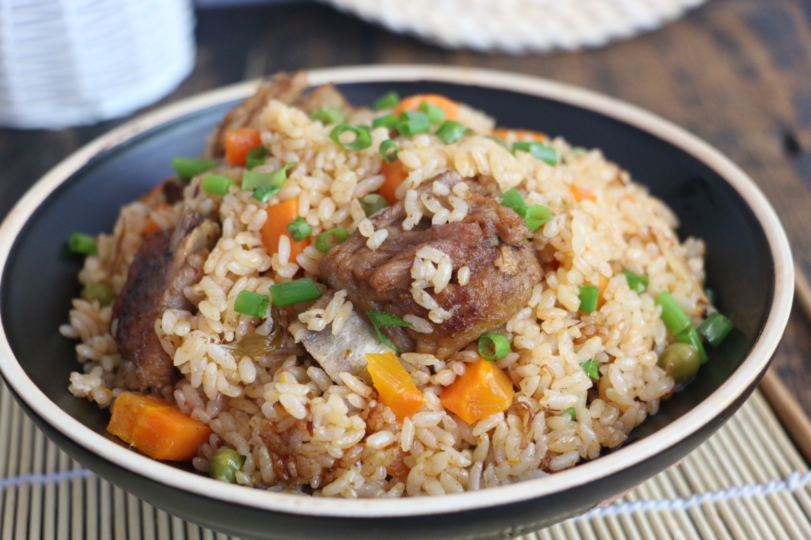 Sauce-flavored pork ribs braised rice