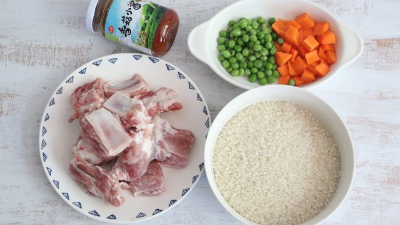 Stewed Rice with Sauce-flavored Pork Ribs