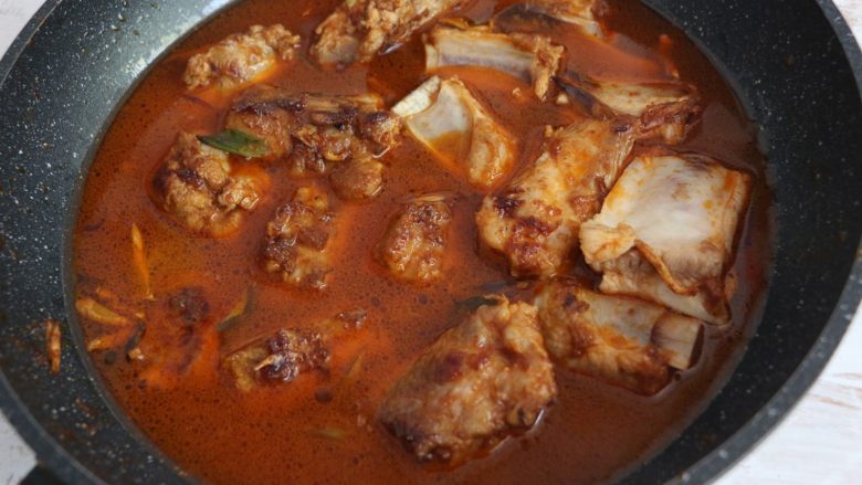 Stewed Rice with Sauce-flavored Pork Ribs