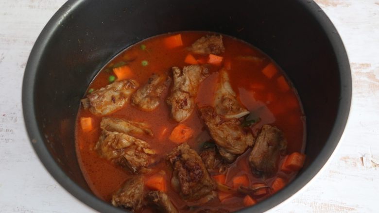 Stewed Rice with Sauce-flavored Pork Ribs