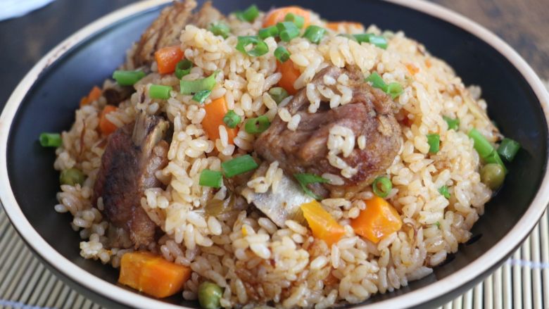 Stewed Rice with Sauce-flavored Pork Ribs