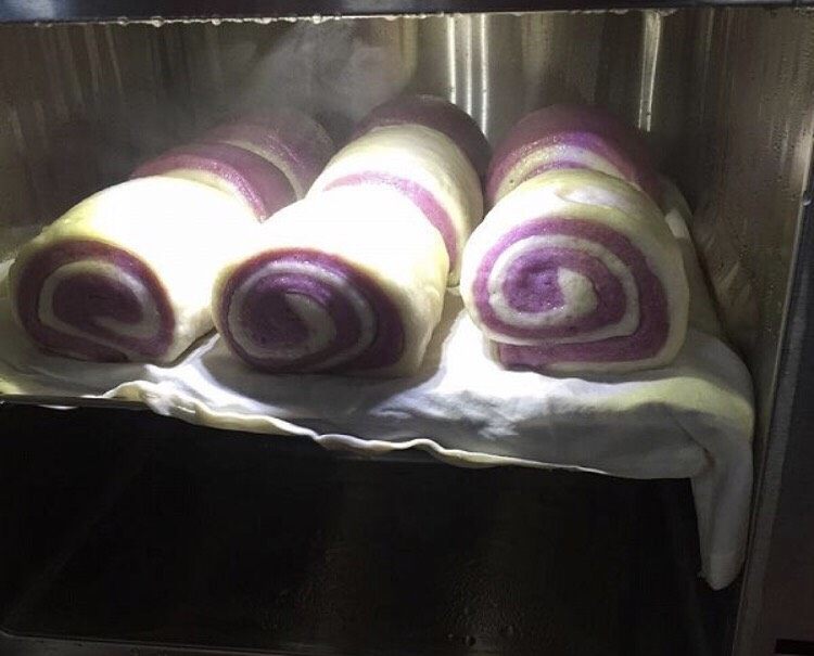 Double-color purple sweet potato steamed buns