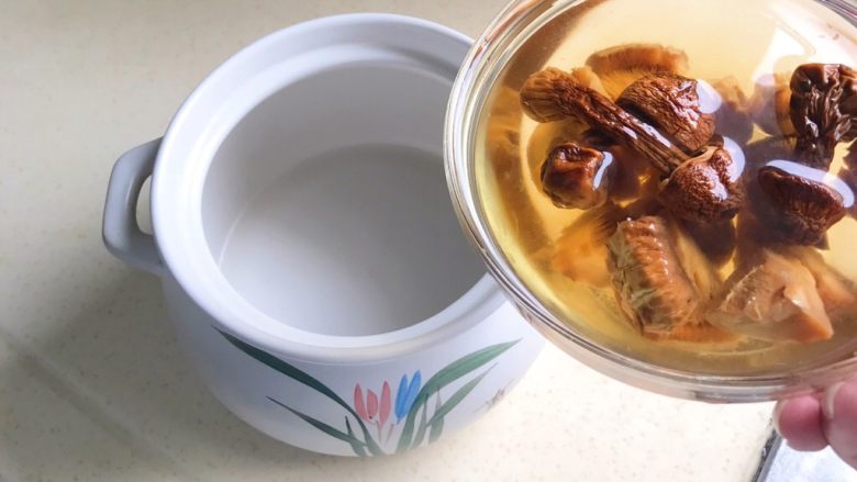 Matsutake, Mushroom, Wolfberry and Pork Ribs Soup