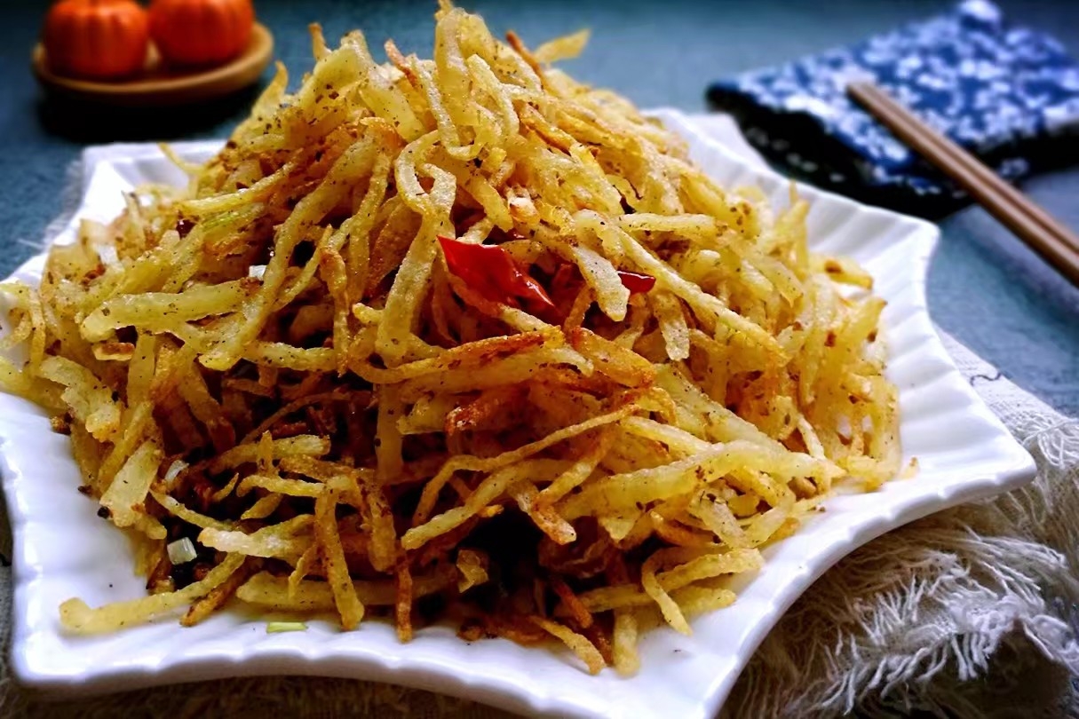 Stir-fried shredded potatoes