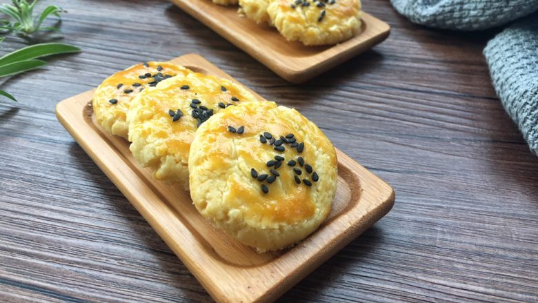 Peanut and sesame shortbread