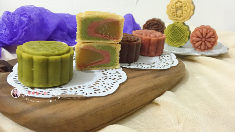 High-looking Cantonese-style mooncakes