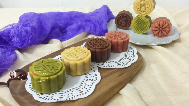 High-looking Cantonese-style mooncakes