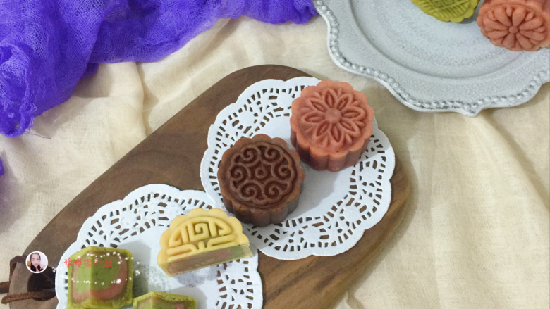 High-looking Cantonese-style mooncakes