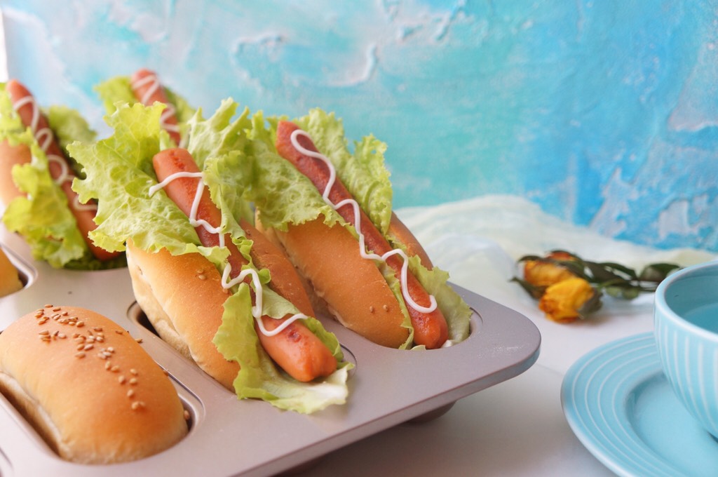 mini hot dogs