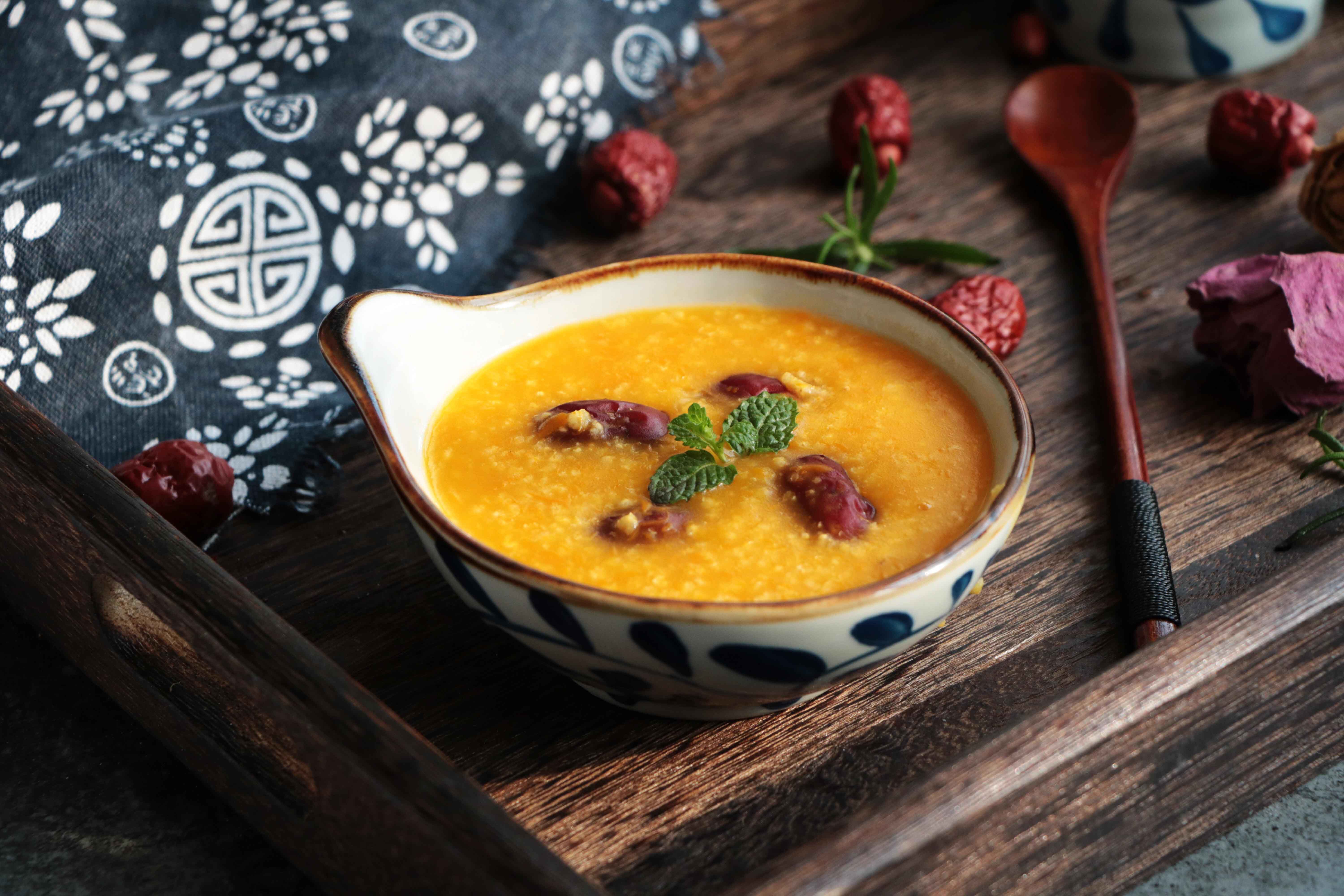 Pumpkin, red dates and millet porridge (healthy)