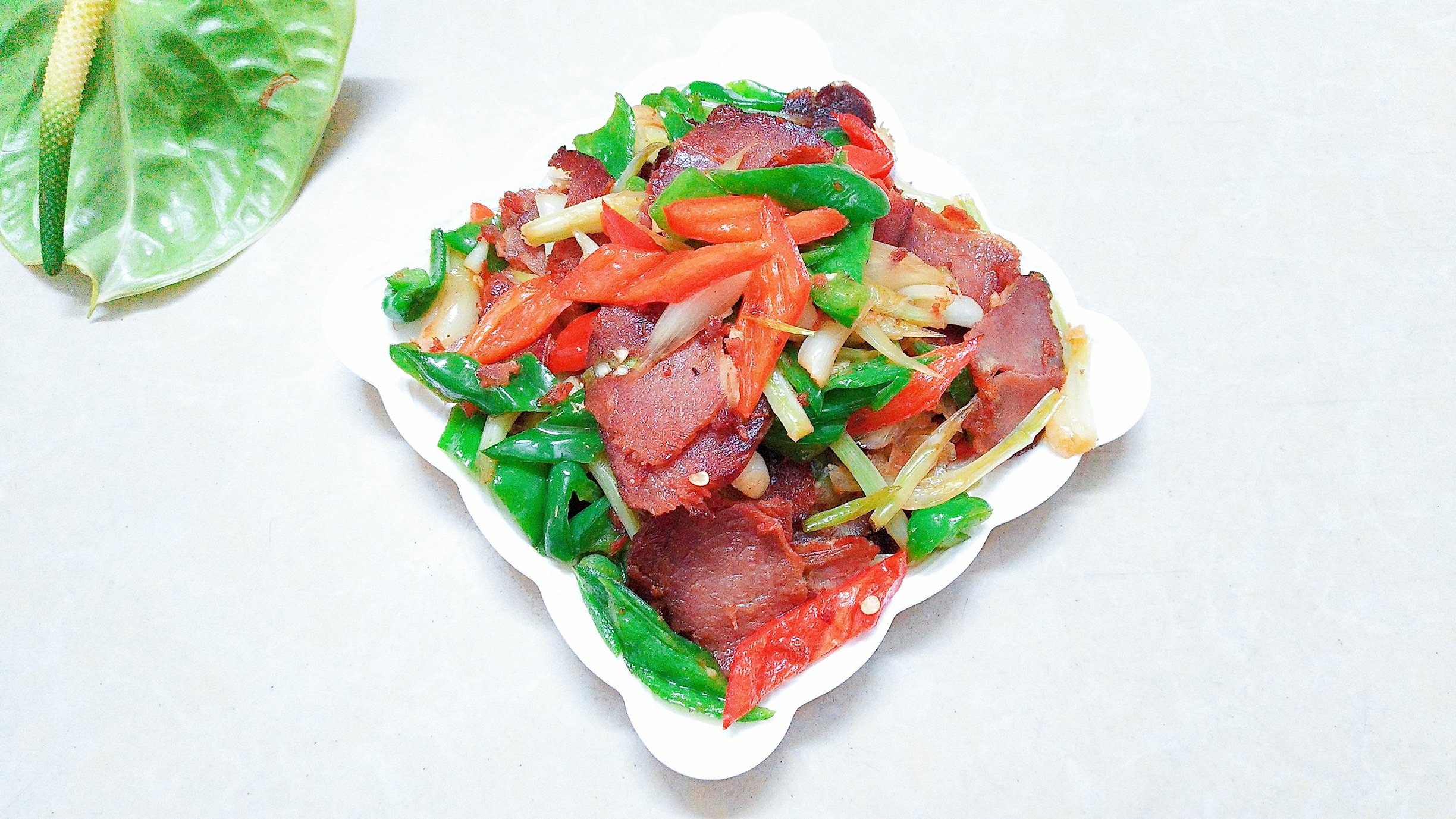 Stir-fried bacon with double pepper and wild rice