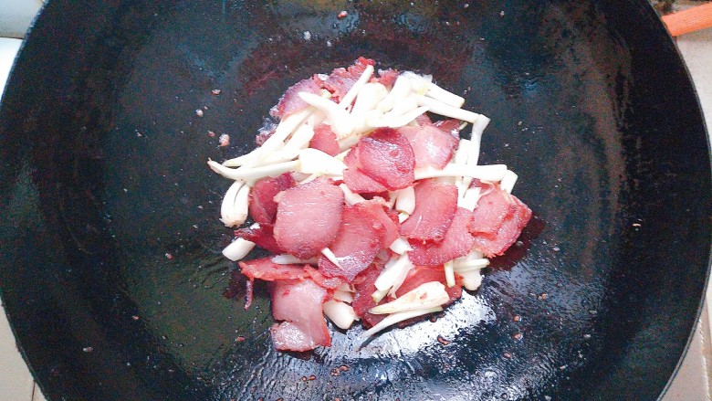 Double pepper and wild rice stir-fried bacon