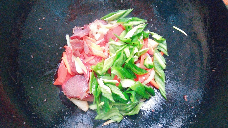 Double pepper and wild rice stir-fried bacon