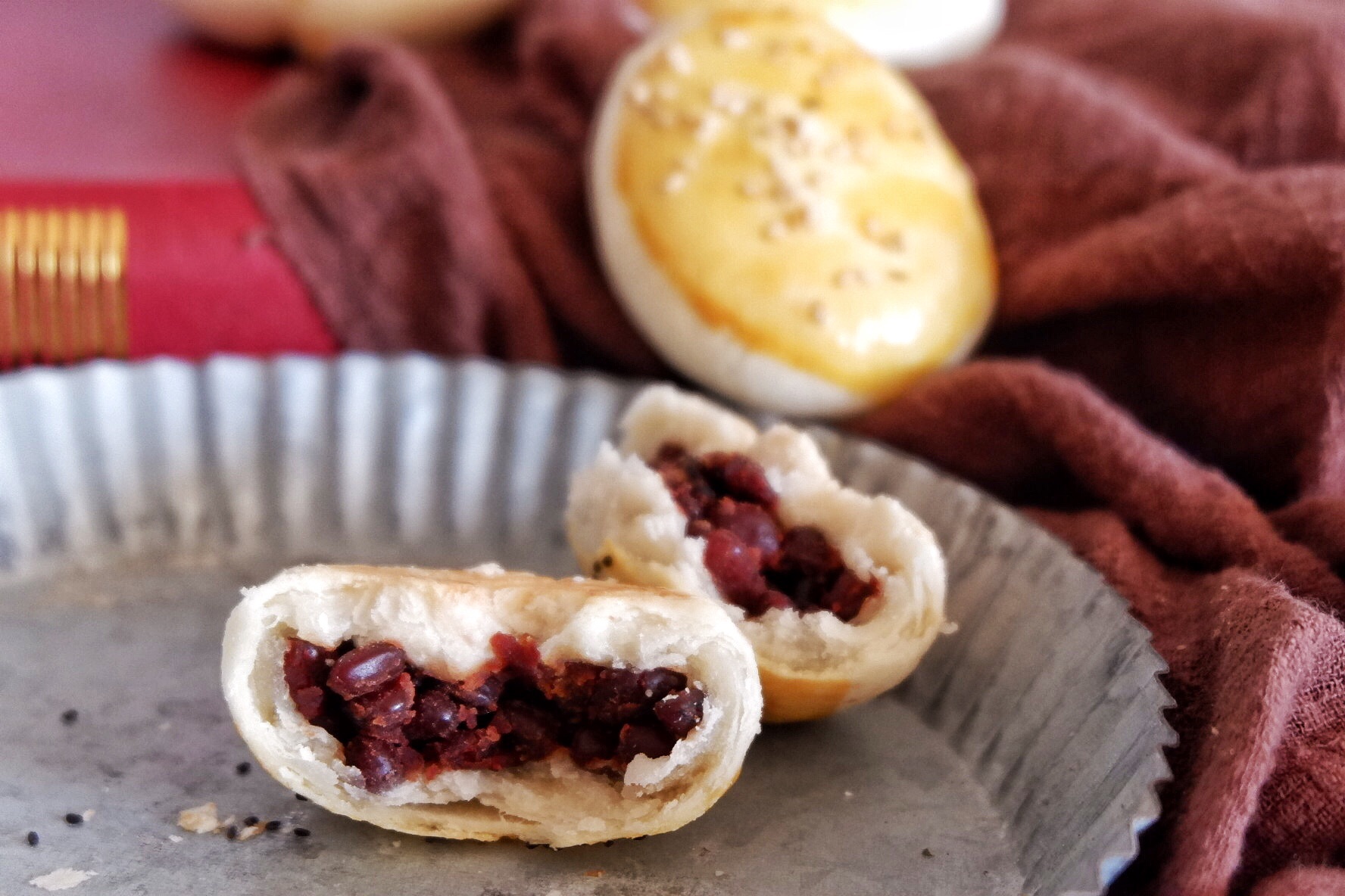 Honey red bean puff pastry mooncake (no need to wake up the dough, no need to bake the dough)