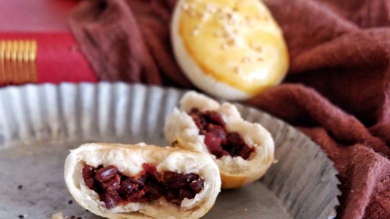 Honey red bean meringue mooncake (no need to wake the dough, no need to bake the dough)