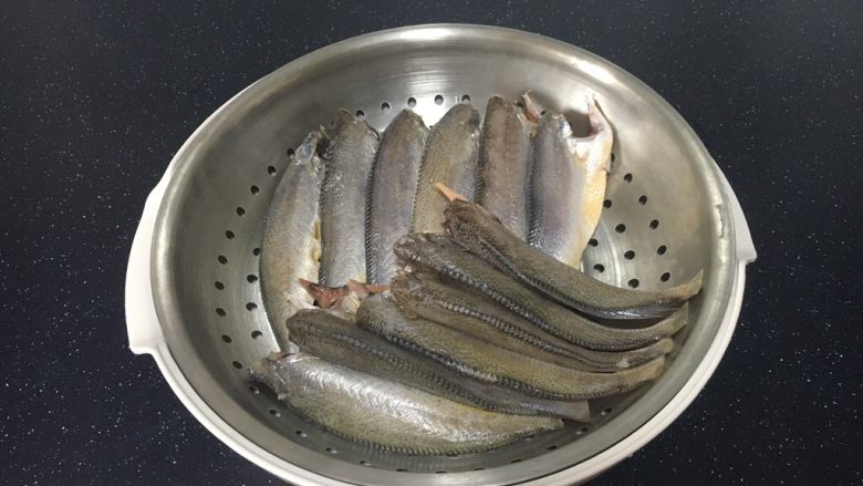 Dishes to go with wine, braised small yellow croaker