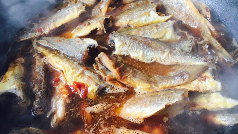 Dishes to go with wine, braised small yellow croaker