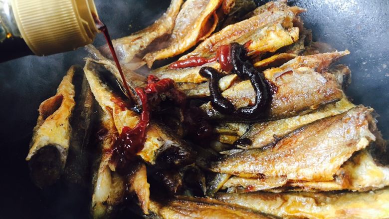 Dishes to go with wine, braised small yellow croaker