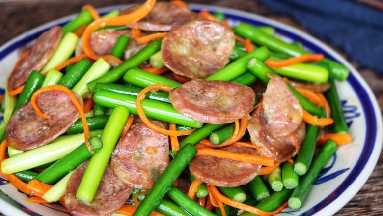 Fried Sausage with Garlic Moss