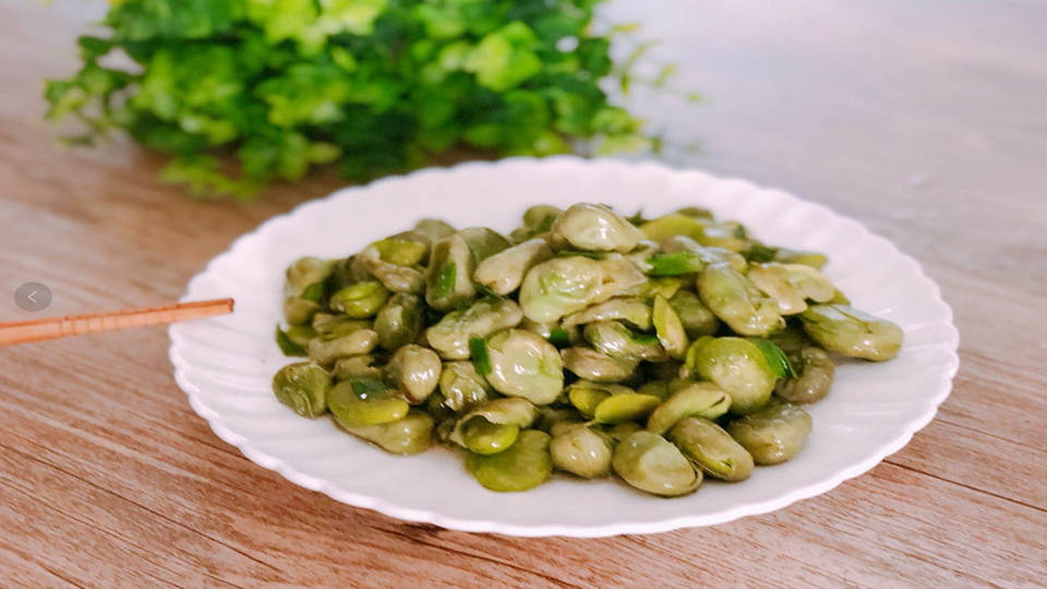 Incomparably delicious broad beans with scallion oil, fragrant, tender and soft