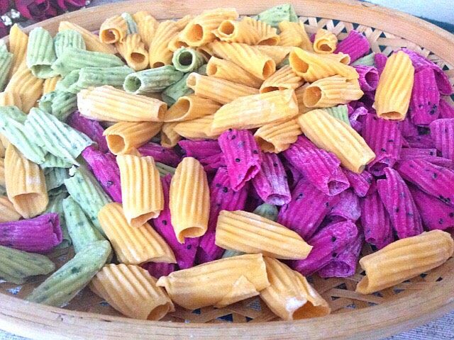 Fried fruit and vegetable hollow noodles