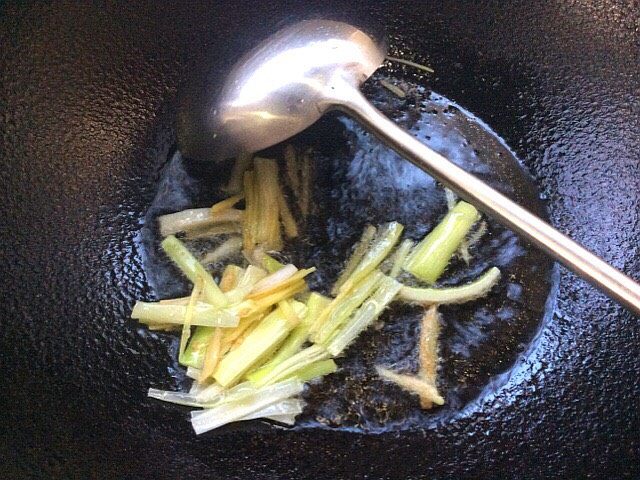 Fried fruit and vegetable hollow noodles