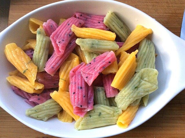 Fried fruit and vegetable hollow noodles