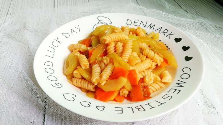 Seasonal vegetable stir-fried spaghetti