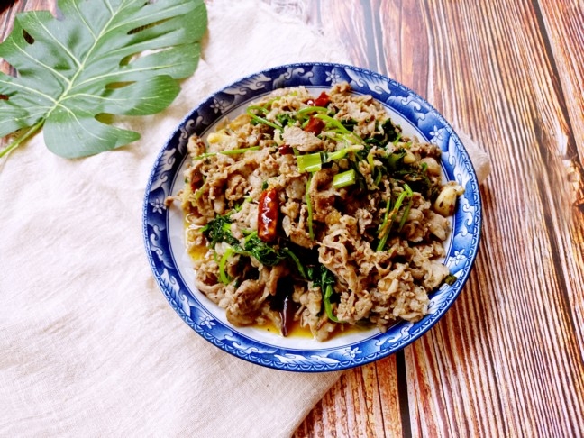 Stir-fried mutton with coriander