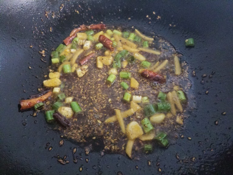 Mutton stir-fried with coriander