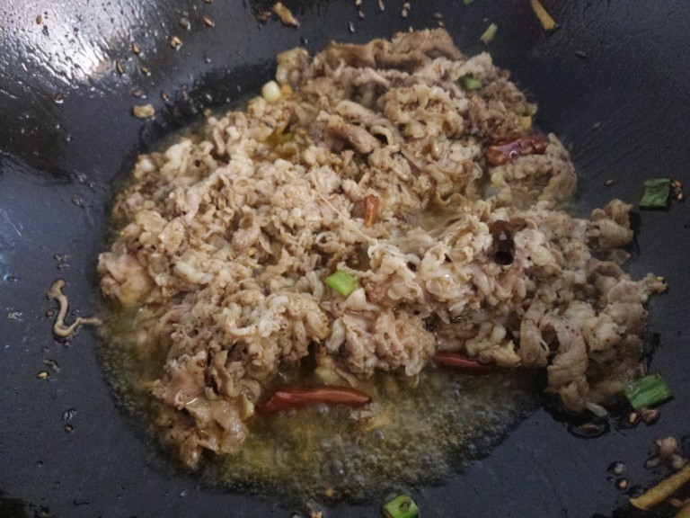 Mutton stir-fried with coriander