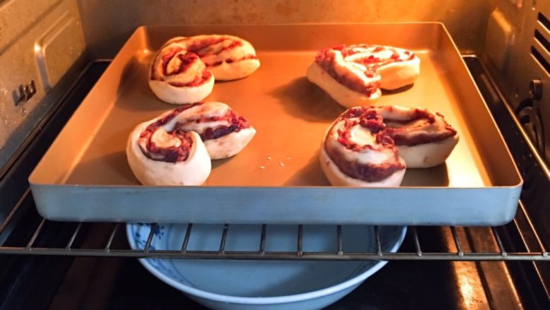 Red bean heart-shaped bread