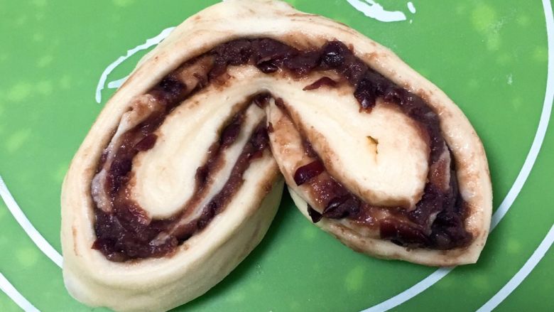 Red bean heart-shaped bread