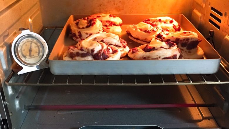 Red bean heart-shaped bread