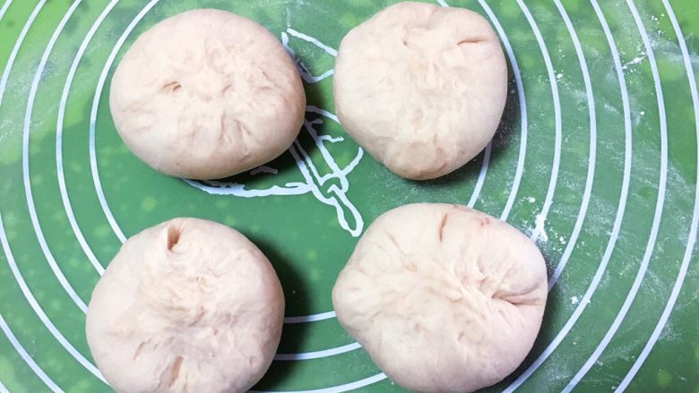 Red bean heart-shaped bread