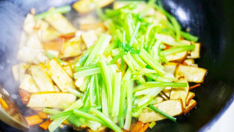 Food丨Super invincible home-cooked dishes, dried celery ~