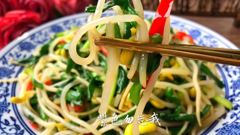 Bean sprouts and fried leeks