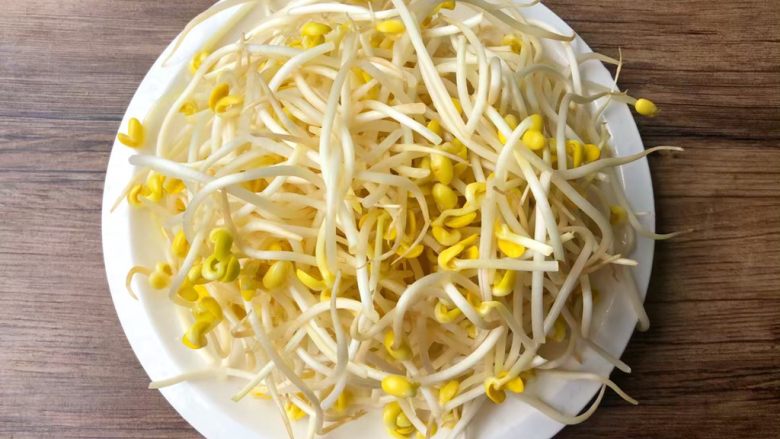 Bean sprouts and fried leeks