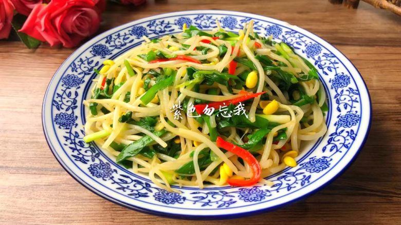 Bean sprouts and fried leeks