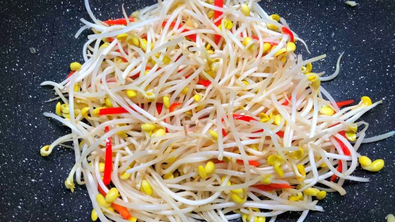 Bean sprouts and fried leeks